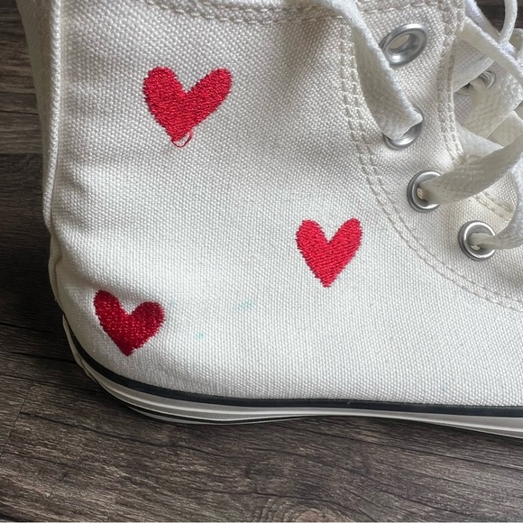 Converse Chuck Taylor All Star High Top White Red Hearts
Embroidered Sneaker 7.5 - Picture 5 of 13